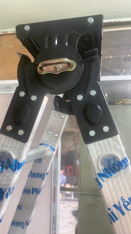 Thang nhôm trắng Phi Yến chữ A công nghệ đức độ dày 0,9 đến 1.2mm