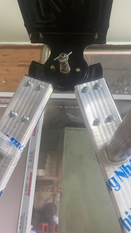 Thang nhôm trắng Phi Yến chữ A công nghệ đức độ dày 0,9 đến 1.2mm