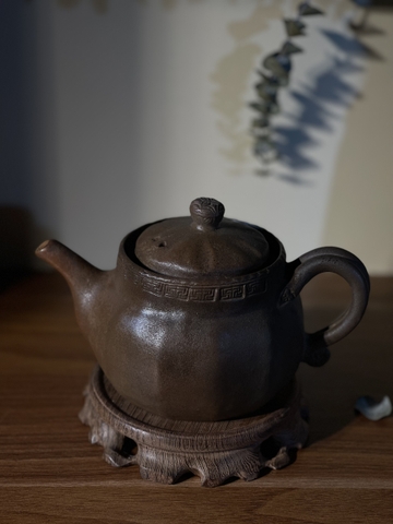 Ấm banko cổ hoạ tiết khắc chìm - hàng sưu tầm