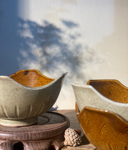 Bát chấm mộc sâu lòng màu vàng nâu