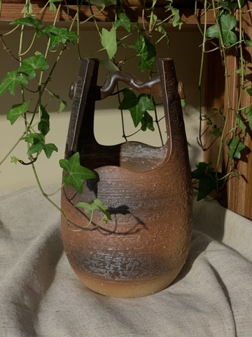 Bình gốm shigaraki giỏ quai cách điệu