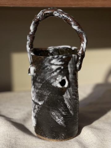 Bình hoa mộc men sữa quai xinh Wabi Sabiv