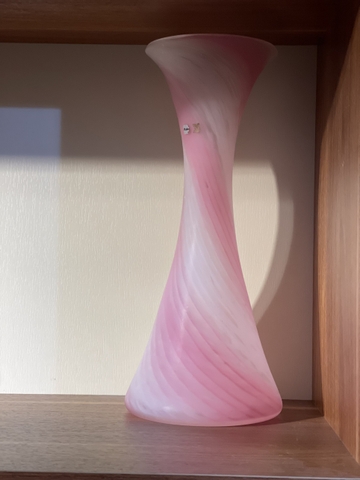 Bình hoa thuỷ tinh màu hồng baby Nhật Bản cao cấp