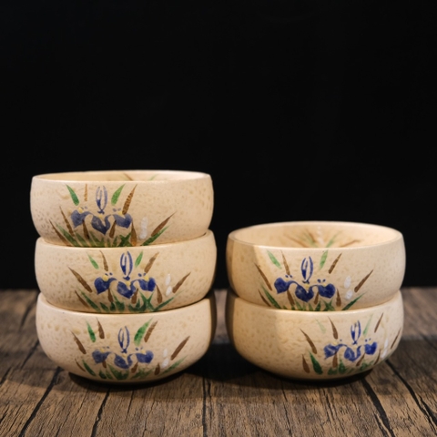 Bát mộc vẽ hoa diên vĩ (triện đáy)