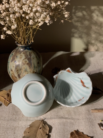 Cặp chén vỏ sò ngọc bích vẽ tôm vảy vảng