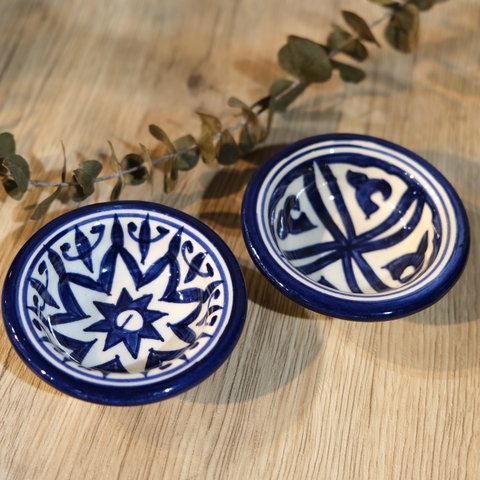 Chén chấn men lam họa tiết thổ cẩm