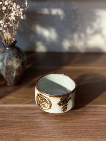 Chén trà men rạn hoạ tiết độc đáo