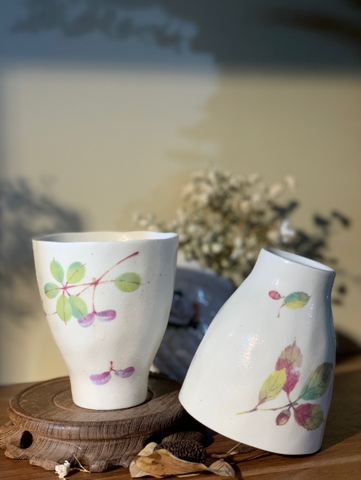 Cốc nhám men sữa họa tiết hoa lá quả sồi