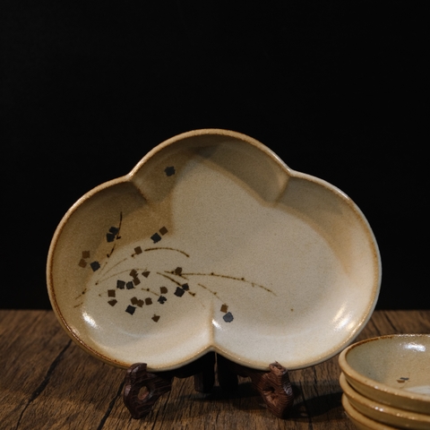 Đĩa mộc viền nâu (triện đáy)