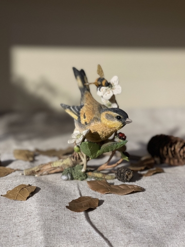 Tượng chim ong trên cành mâm xôi hãng Anh