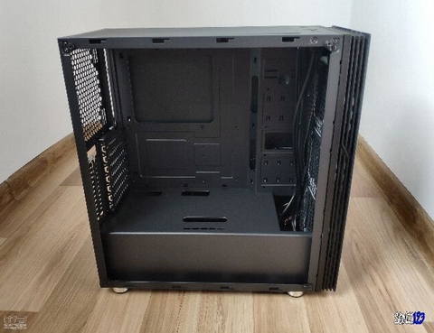 Vỏ case kính cường lực dựng VGA Segotep Fenix