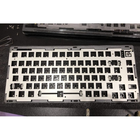 Plate nhôm custom cho bàn phím cơ LMK67 LMK81A