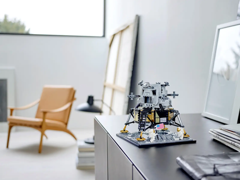 LEGO NASA Apollo 11 Lunar Lander 10266