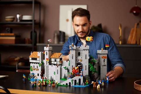 LEGO Lion Knights' Castle 10305