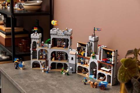LEGO Lion Knights' Castle 10305