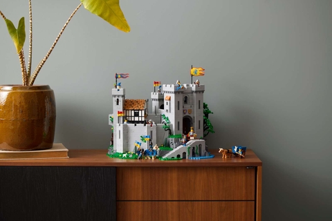 LEGO Lion Knights' Castle 10305
