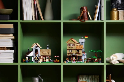 LEGO Medieval Town Square 10332