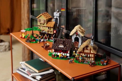 LEGO Medieval Town Square 10332