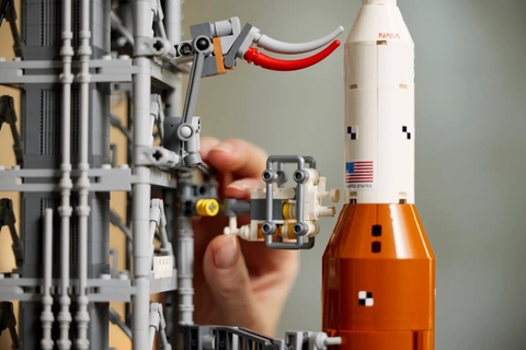 LEGO NASA Artemis Space Launch System 10341