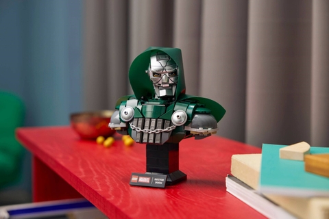 Lego Doctor Doom Bust 76345