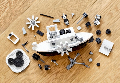 LEGO Steamboat Willie 21317