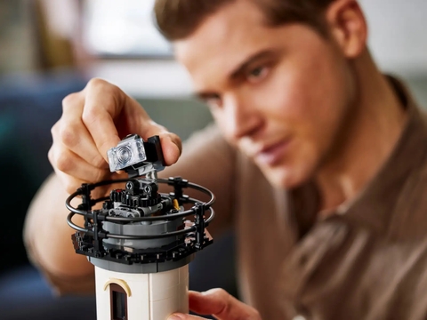 LEGO Motorized Lighthouse 21335