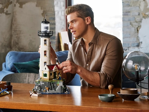 LEGO Motorized Lighthouse 21335