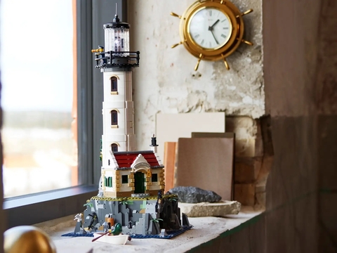 LEGO Motorized Lighthouse 21335