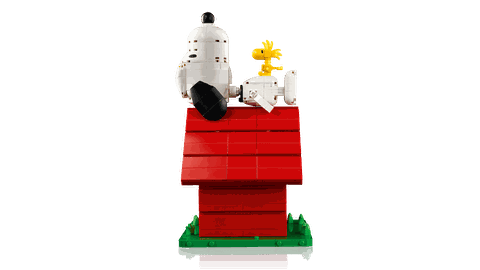LEGO IDEAS Peanuts: Snoopy's Doghouse 21368