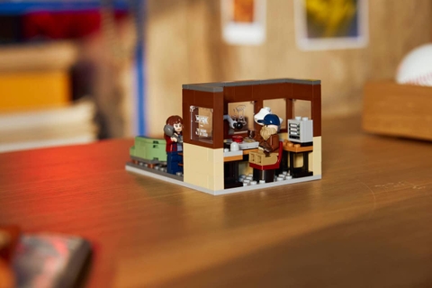 LEGO Stranger Things WSQK Radio Station 40891