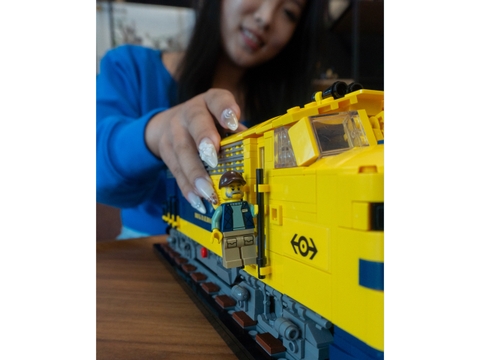 LEGO Bricklink Brick Railroad Locomotive 910066
