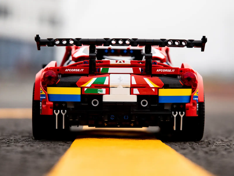 LEGO Technic Ferrari 488 GTE “AF Corse #51” 42125