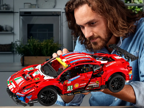 LEGO Technic Ferrari 488 GTE “AF Corse #51” 42125