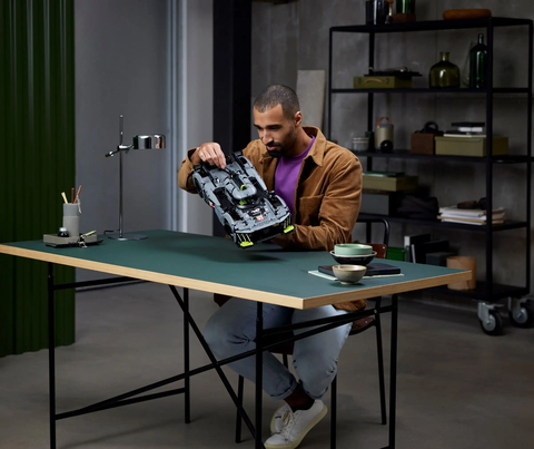 LEGO Technic PEUGEOT 9X8 24H Le Mans Hybrid Hypercar 42156