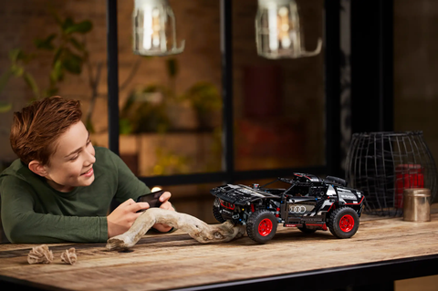 LEGO Technic Audi RS Q e-tron 42160