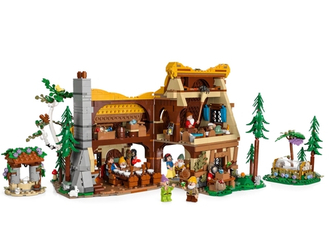 LEGO Snow White and the Seven Dwarfs' Cottage 43242