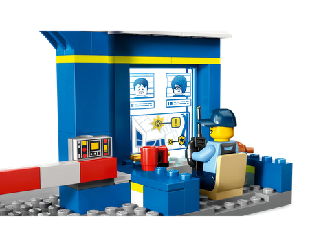 LEGO CITY Police Station Chase 60370