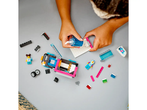 LEGO CITY Penguin Slushy Van 60384