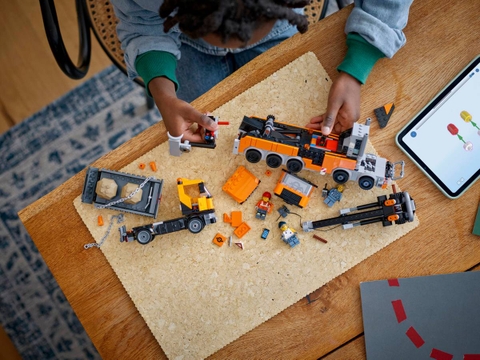 Lego Heavy-Duty Recovery Tow Truck with Crane 60467