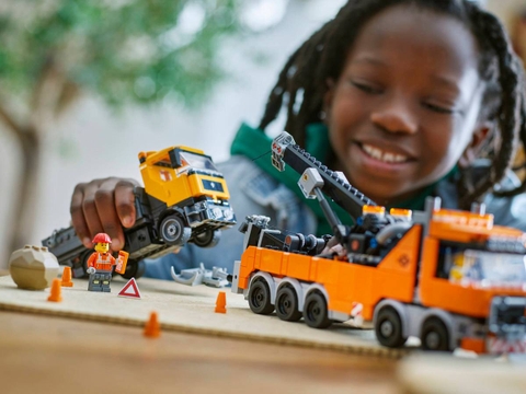 Lego Heavy-Duty Recovery Tow Truck with Crane 60467