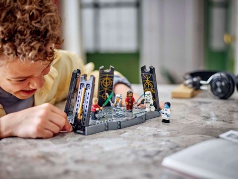 LEGO Star Wars Ahsoka Tano's Duel on Peridea 75385