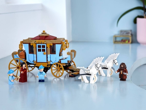 Lego Beauxbatons’ Carriage: Arrival at Hogwarts™ 75958