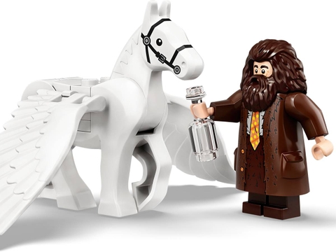 Lego Beauxbatons’ Carriage: Arrival at Hogwarts™ 75958