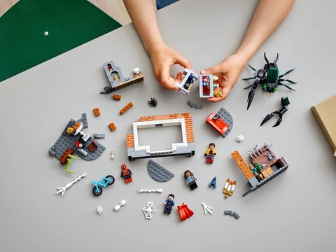 Lego Marvel Spider-Man at the Sanctum Workshop 76185