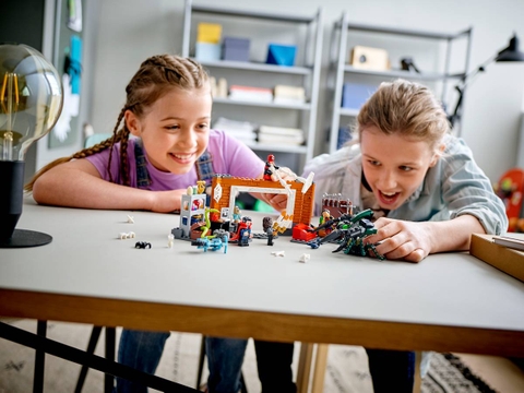 Lego Marvel Spider-Man at the Sanctum Workshop 76185