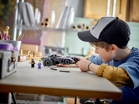 LEGO Batmobile™: Batman™ vs. The Joker™ Chase 76224