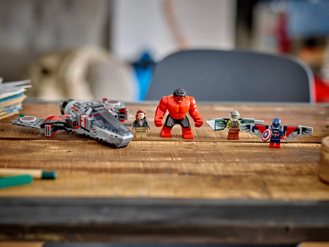 LEGO Marvel Captain America vs. Red Hulk Battle 76292