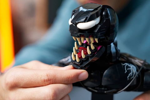 LEGO Marvel Venom Bust 76356