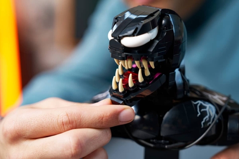 LEGO Marvel Venom Bust 76356
