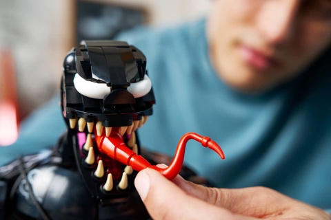 LEGO Marvel Venom Bust 76356